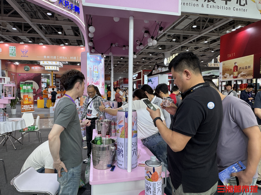 还亲民 精酿啤酒“逆市上扬”pg电子入口口味多样化、价格(图3)